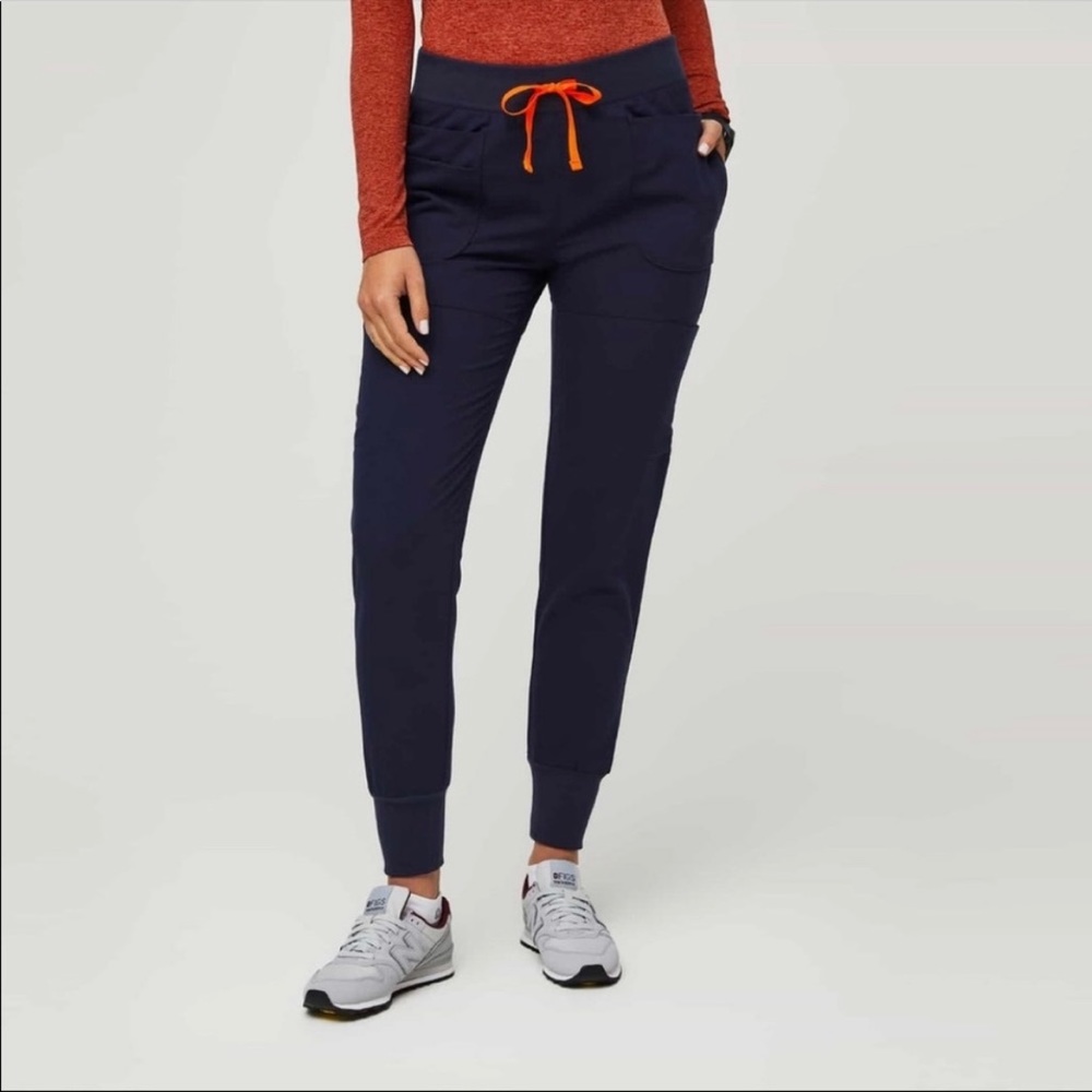 FIGS navy blue Nepal skinny jogger scrub pants women’s size medium